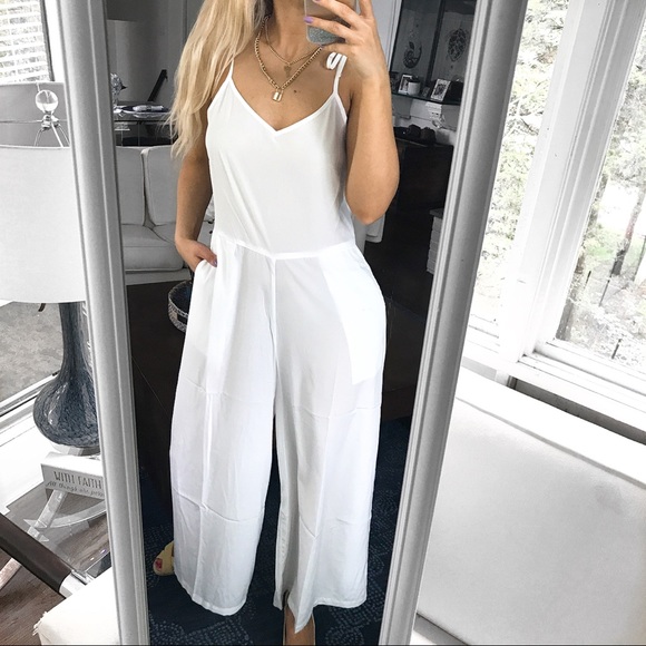 🆕 WHITE TIE SHOULDER WIDE LEG BEACH JUMPSUIT! - Picture 2 of 8